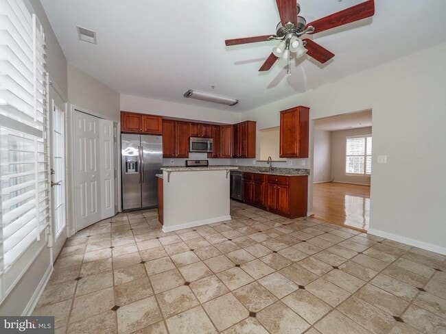 Building Photo - 32 Harbour Heights Dr