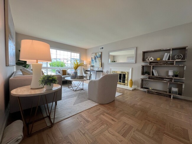 Building Photo - Remodel Detached 4 Bed / 2 Bath Home Near ...