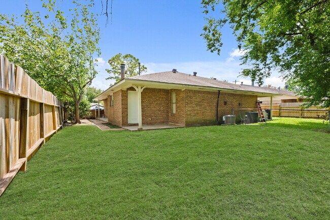 Primary Photo - Freshly renovated, spacious 3 bedroom, 1.5...