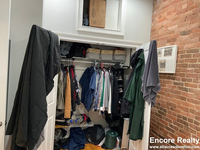 Building Photo - 1089 Beacon St