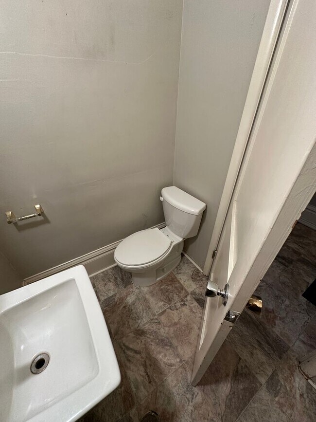 Building Photo - 139/141 6th St NW