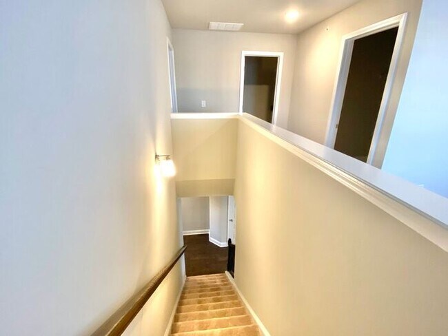 Building Photo - 538 Walton Dr