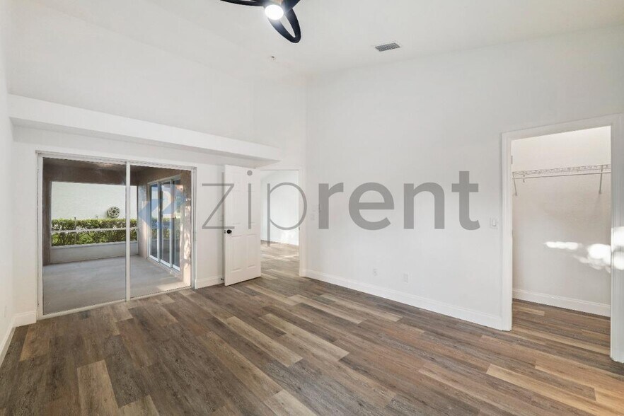 Building Photo - Unit