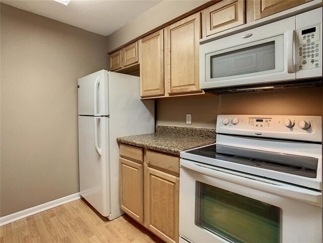 Building Photo - 9115 Tudor Dr