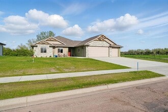 Building Photo - 5700 Island Ct