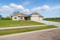 Building Photo - 5700 Island Ct