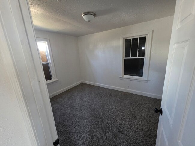 Building Photo - LIMITED TIME**1/2 OFF DEPOSIT**