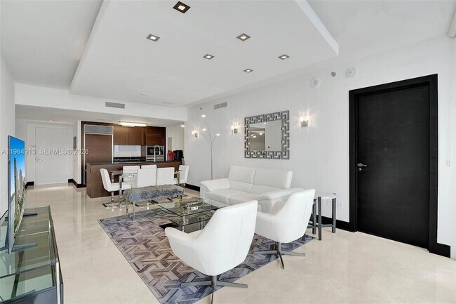 Building Photo - 465 Brickell Ave