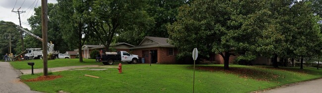 Primary Photo - 1301 Linden Ave