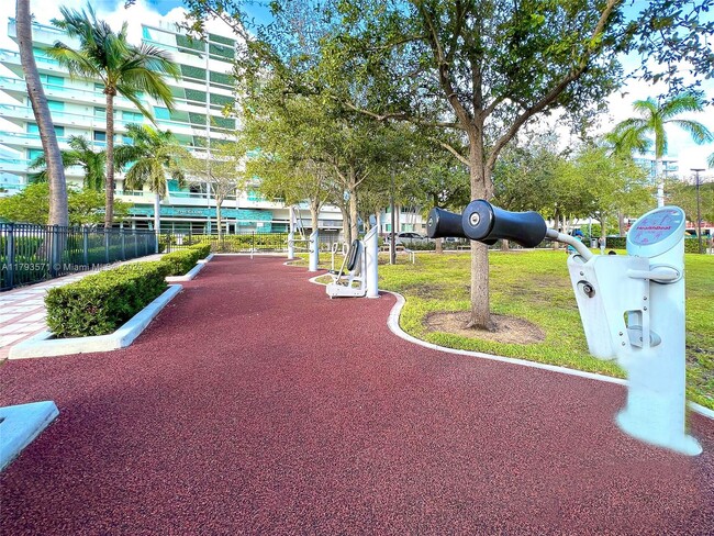 Building Photo - 9200 E Bay Harbor Dr