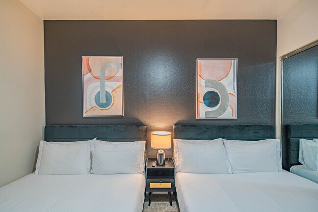 Building Photo - 1275 E University Dr