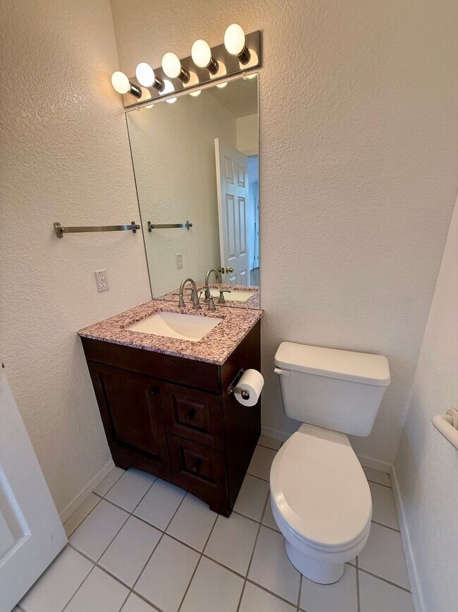 Building Photo - 537 Canyon View Dr