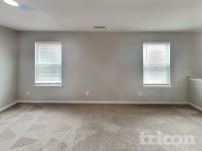 Building Photo - 10020 Portaferry Dr