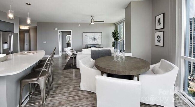 Building Photo - 225 S Poplar St