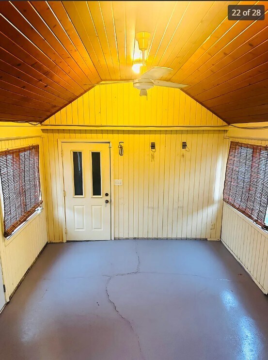 Building Photo - 2501 W Moss Ave