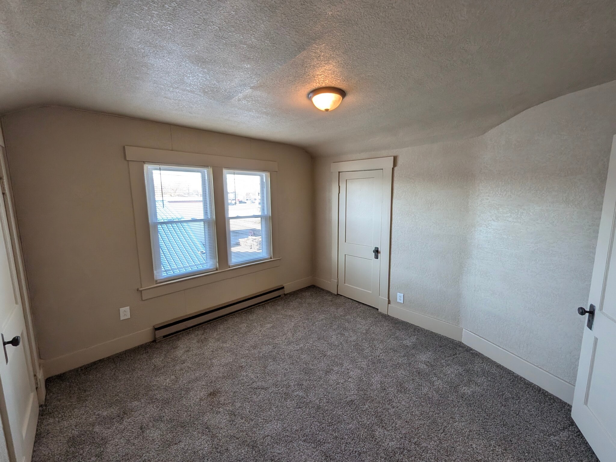 Bed 3 Up - 123 E North St