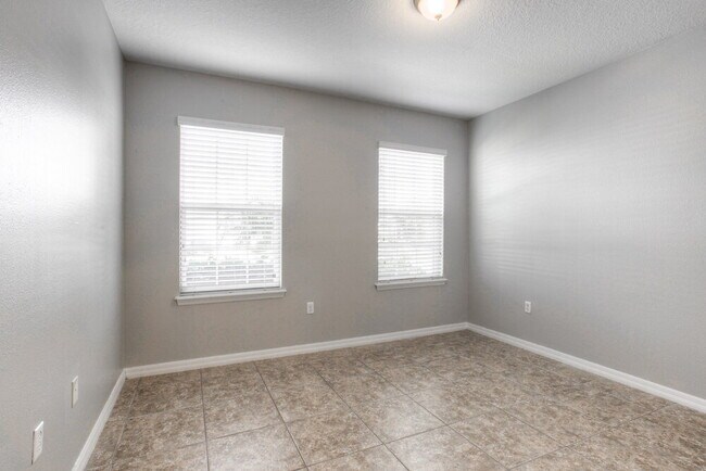 Building Photo - 6794 Glenbrook Dr