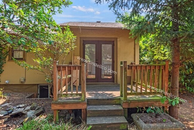Building Photo - Modern Mediterranean 2 Bed/2 Bath with plenty of space - Pet Friendly!