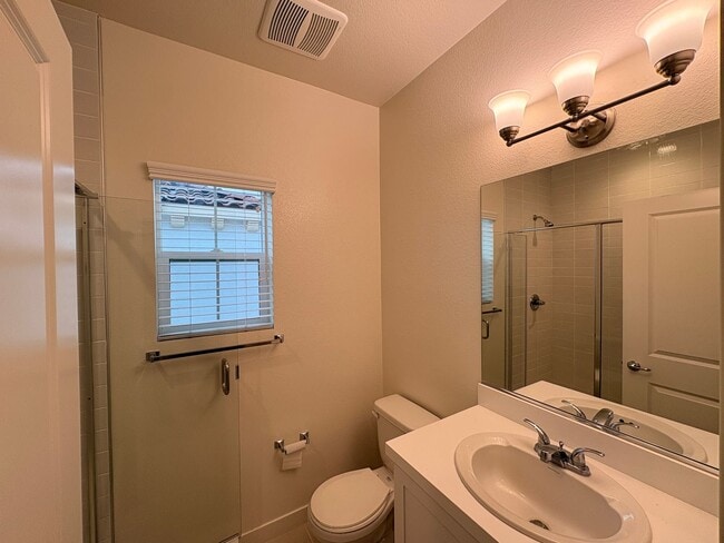 Building Photo - 2 Bed, 2.5 Bath in Anaheim!