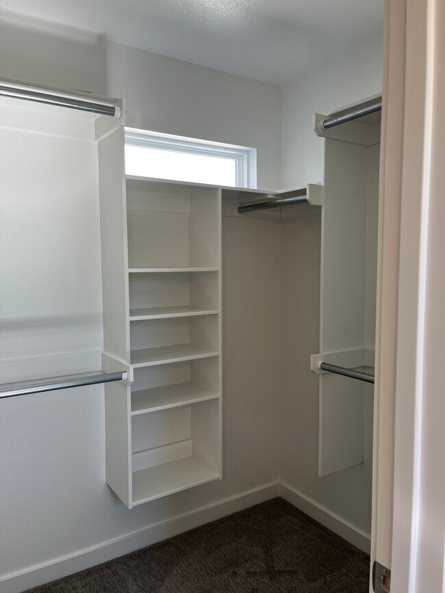 Closet - 10637 Brothers Ln