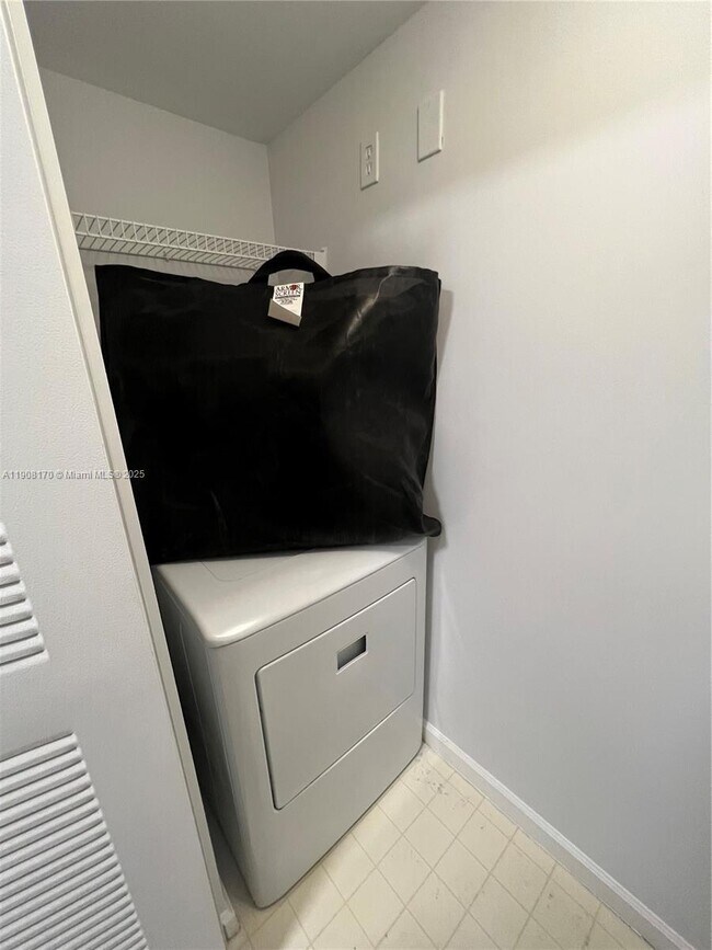 Building Photo - 1919 Van Buren St