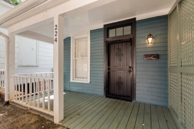 Building Photo - 224 Finley Ave