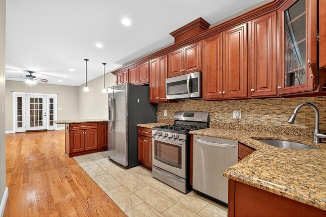 Building Photo - 213 Claremont Ave