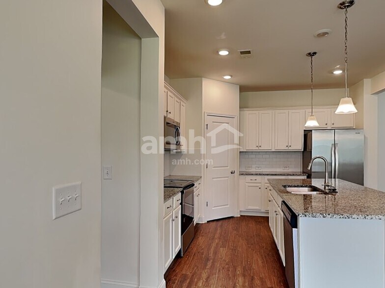 Building Photo - 6240 Bridlewood Ln