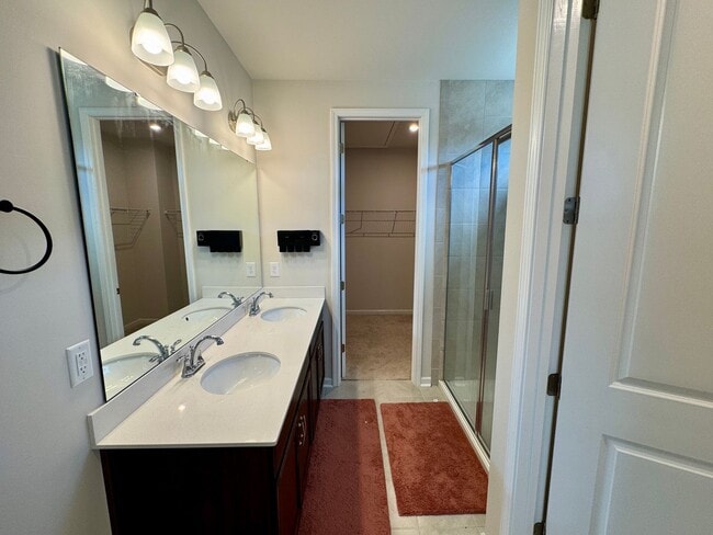 Building Photo - Cute 3BR/2BA Townhouse Minutes from Uptown