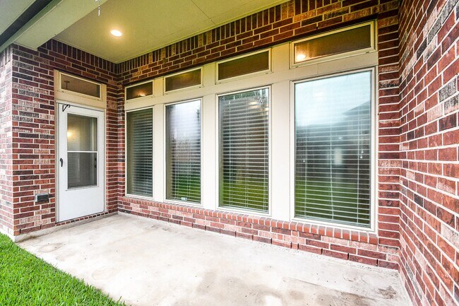 Building Photo - 2911 Village Brook Ln