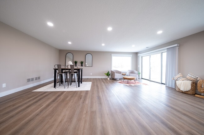 Building Photo - 26391 Preserve Dr