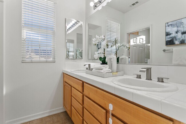 Building Photo - Tri-level Home in Ladera Ranch, now available!