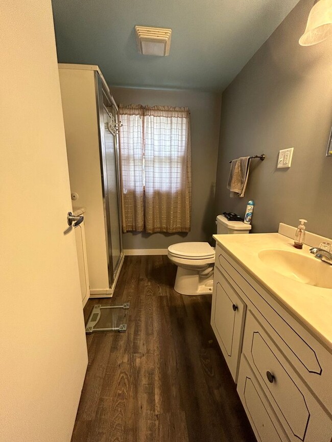 Building Photo - 5 Bedroom 3 Bathroom House in Weigent Hogan!