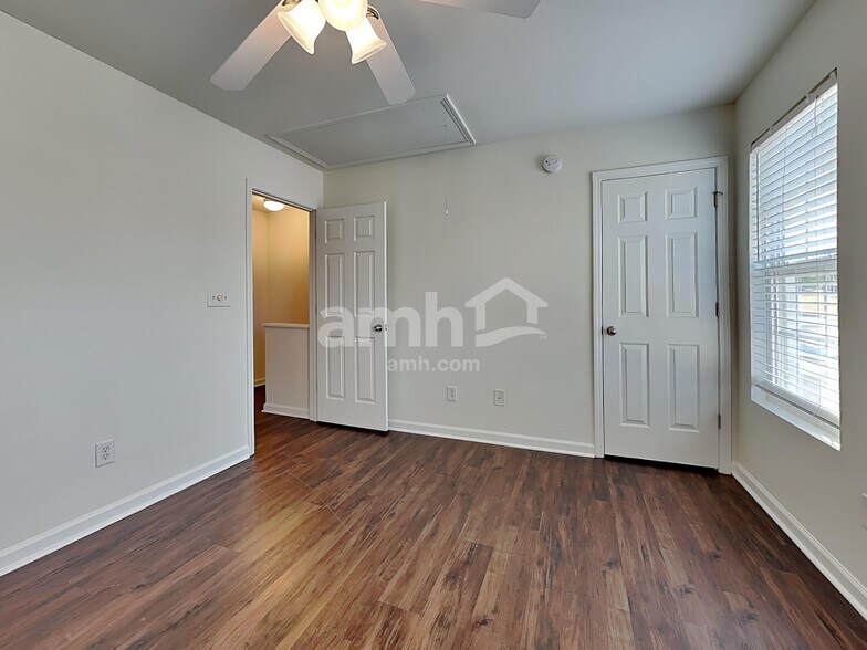 Building Photo - 1209 Plexor Ln