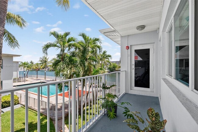 Primary Photo - 7207 Bay Dr