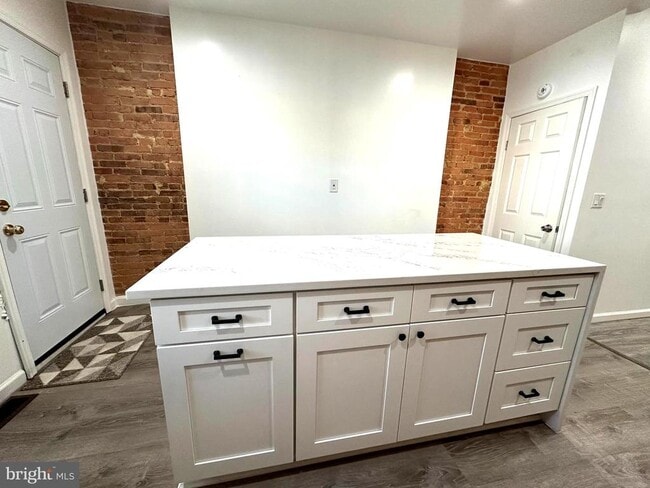 Primary Photo - 2654 Wilkens Ave