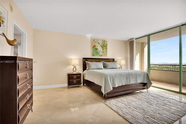 Building Photo - 3350 SW 27th Ave