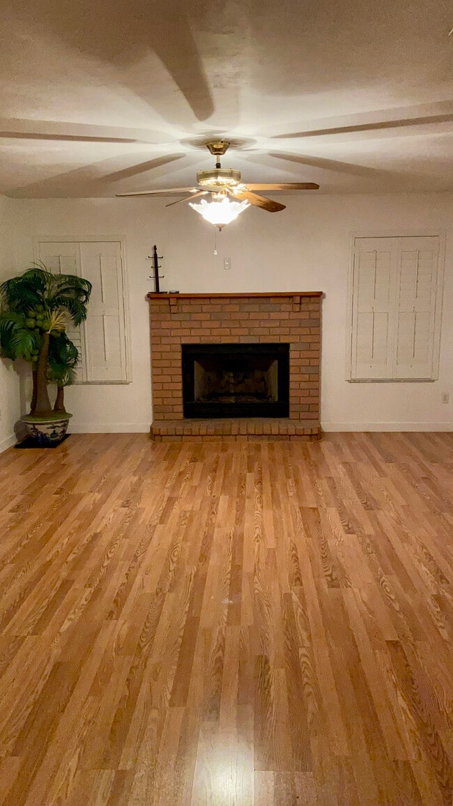 Building Photo - 236 SW Stanley Ct