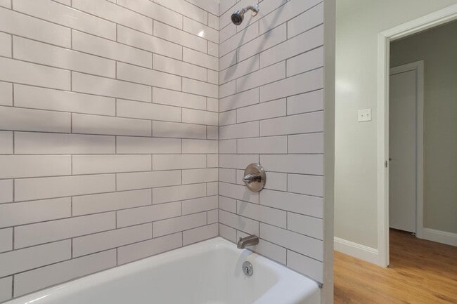 Building Photo - 2 Bed, 2 Bath Condo with Dedicated Parking...