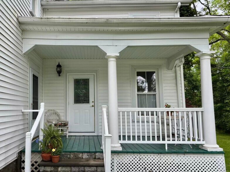 Private apartment entrance. - 650 Van Wagner Rd