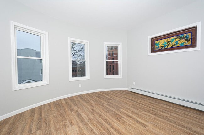 Building Photo - Remodeled 3 bedroom 1 bath 3rd floor.