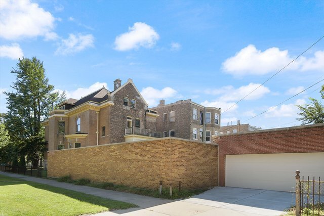 Building Photo - 1036 W Garfield Blvd