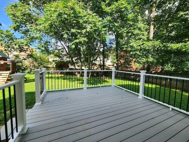 Building Photo - 1680 Barrywood Cir E