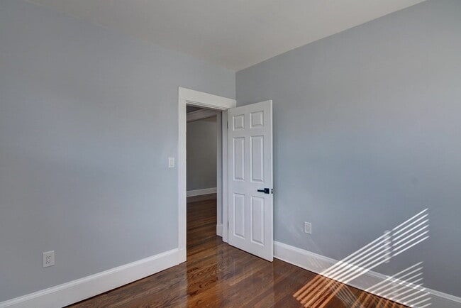 Building Photo - 9 Elm Ave