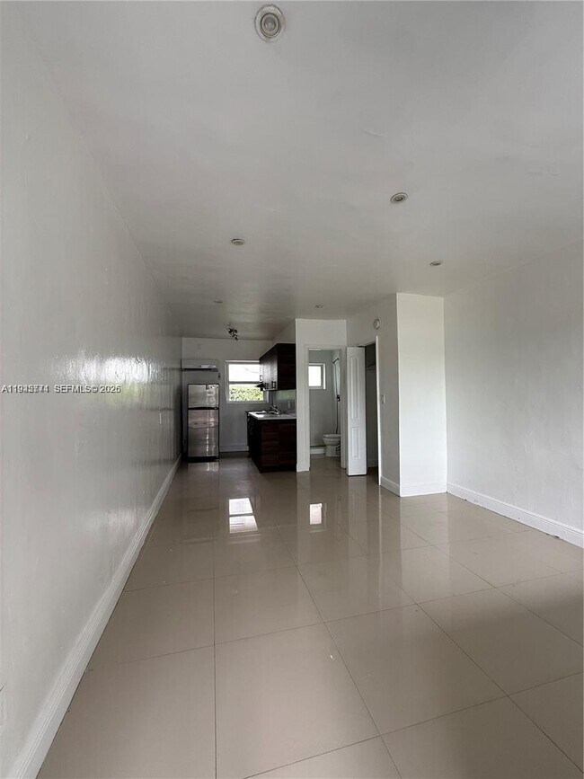 Building Photo - 551 NE 61st St