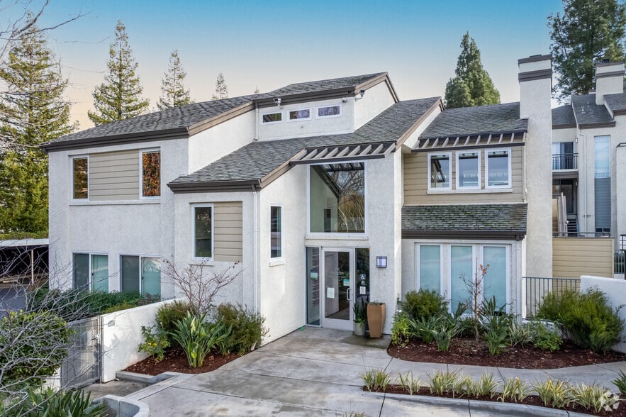 Primary Photo - Stoneridge Apartments