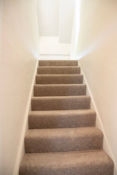 Building Photo - 488 S Colebrook Rd