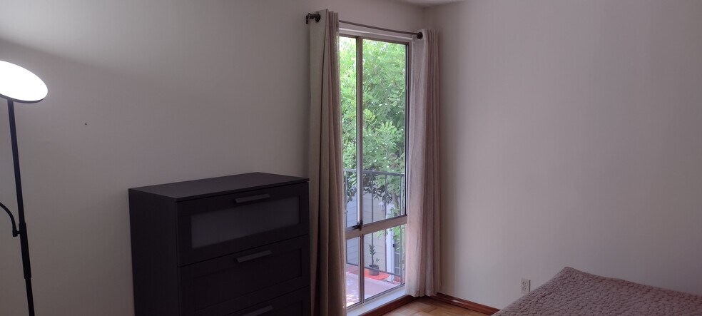 Building Photo - 528 N Jackson St