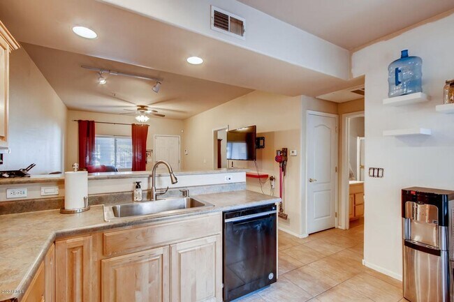 Building Photo - Spacious 2 Bed 2 Bath Tempe Condo - 1st Floor