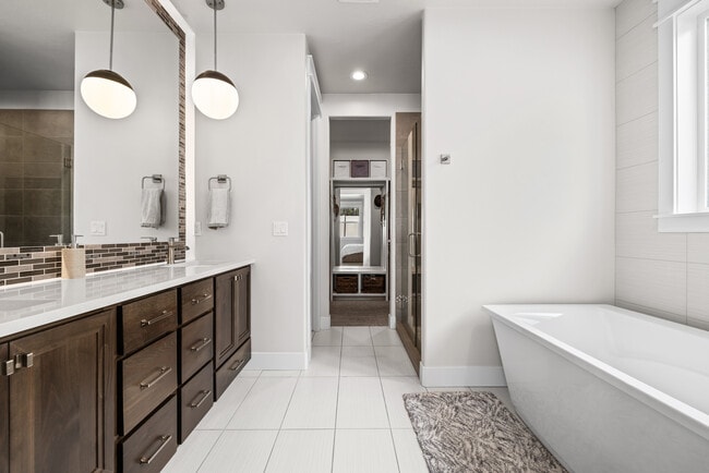 Building Photo - 3340 W Lassen Dr